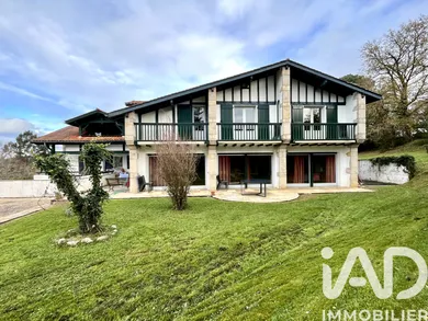 Architectural house in Urrugne (64122)