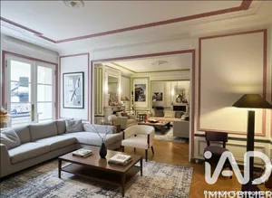 Apartment in Paris (75017)