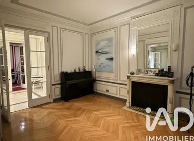 Apartment in Paris (75017)