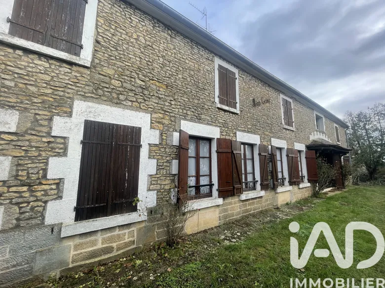 Maison 1 pièce 223 m² · à Varennes-lès-Narcy · 223 m² · 285 000 €