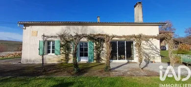 Maison de campagne à Saint Martin de Sescas (33490)