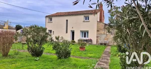 Traditional house in Ciré-d'Aunis (17290)