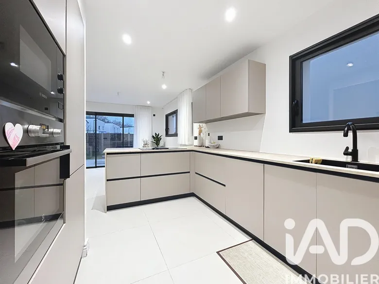 Maison 6 pièces 121 m² · à Orgères · 121 m² · 410 000 €