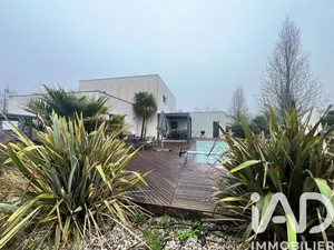 Maison à Saint-Jean-d'Illac (33127)