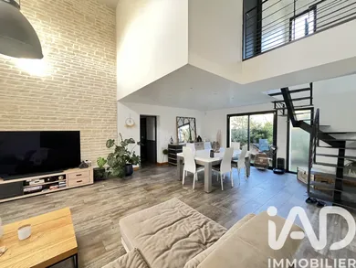 Maison à Saint-Jean-d'Illac (33127)