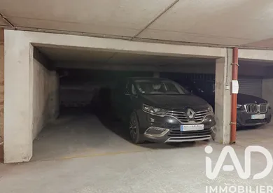 Parking à Paris (75011)