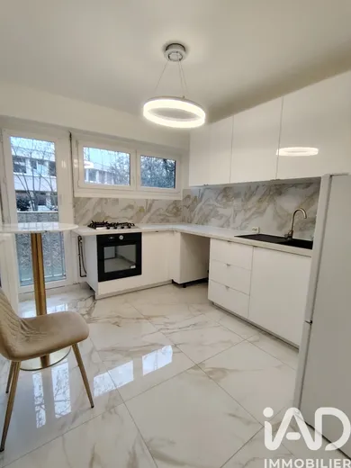 Apartment in Les Ulis (91940)