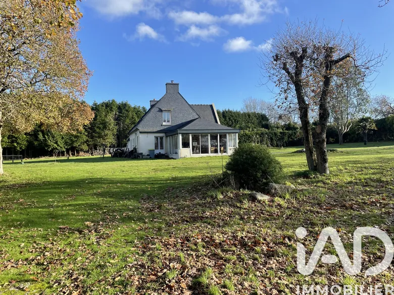 Maison 8 pièces 197 m² · à Tredrez-Locquemeau · 197 m² · 612 000 €