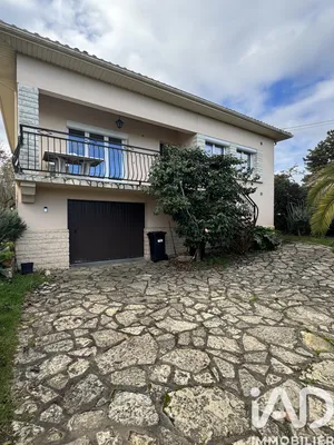 Traditional house in Quinsac (33360)