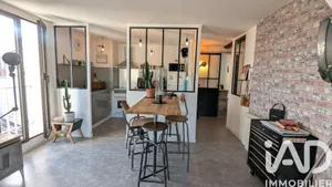 Apartment in L'Isle-sur-la-Sorgue (84800)
