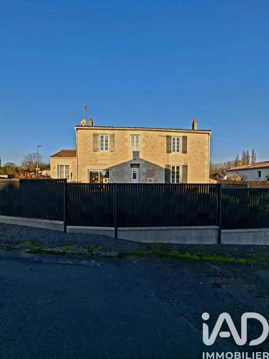 Maison de campagne à Saint-Jean-de-Beugné (85210)