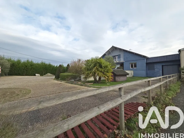 Maison 10 pièces 377 m² · à Sèvremont · 377 m² · 332 000 €