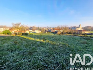 Terrain à bâtir à Baignes-Sainte-Radegonde (16360)