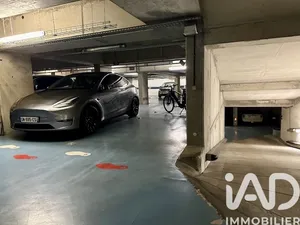 Parking in Paris (75003)