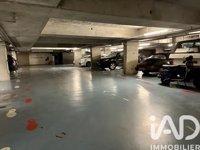 Parking à Paris (75003)