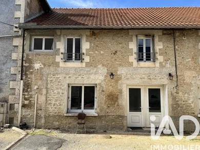 Building in Savigné (86400)