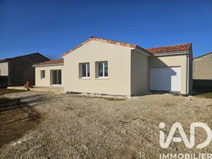 Traditional house in Agris (16110)