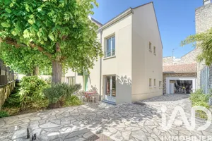 Traditional house in Nanterre (92000)
