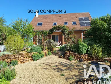 Traditional house in Ameugny (71460)