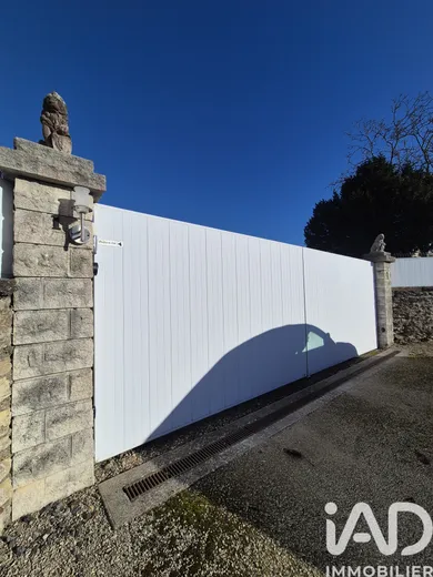 Mansion in Saint-Gervais-les-Trois-Clochers (86230)