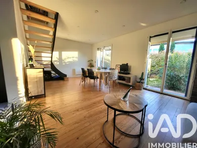 Townhouse in Villenave-d'Ornon (33140)