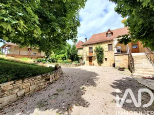 Maison traditionnelle à Rudelle (46120)