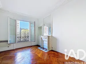 Apartment in Paris (75019)