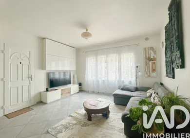 Apartment in Issy-les-Moulineaux (92130)