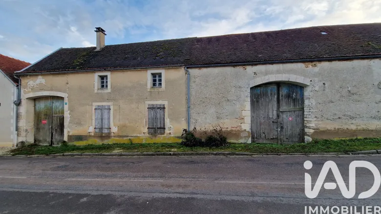 Maison 5 pièces 550 m² · à Villon · 550 m² · 75 000 €