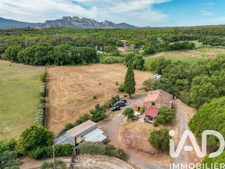 Maison 5 pièces 138 m² · à Roquebrune-sur-Argens · 138 m² · 645 000 €