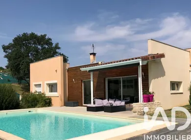 Architectural house in Preignan (32810)