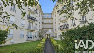 Apartment in Bordeaux (33300)