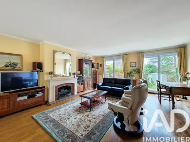 House in Le Mesnil-Saint-Denis (78320)