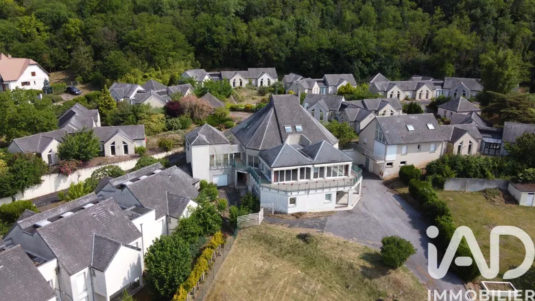 Immeuble 900 m² · à Bourg-Et-Comin · 900 m² · 1 200 000 €