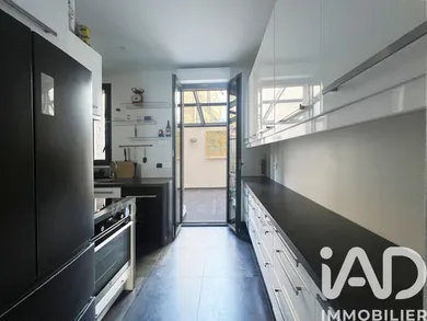 Apartment in Puteaux (92800)