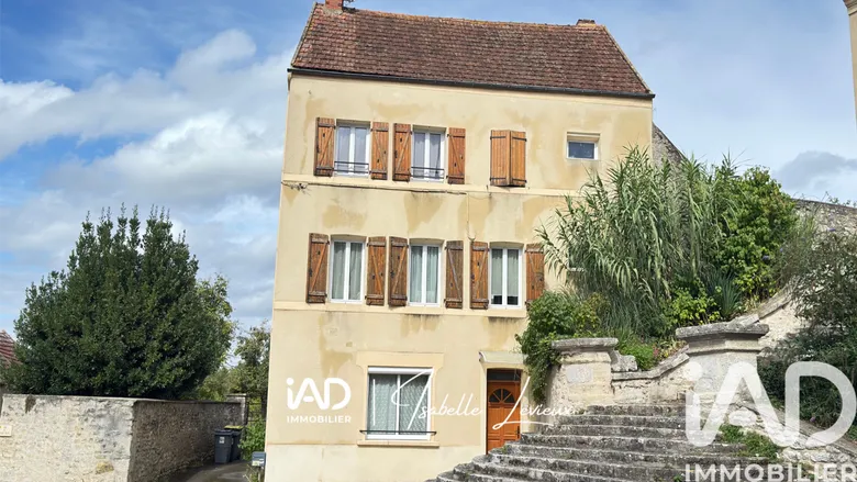 Maison 8 pièces 157 m² · à Saint-Martin-la-Garenne · 157 m² · 235 000 €