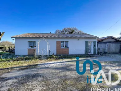 Park home in vernoux en gatine (79240)