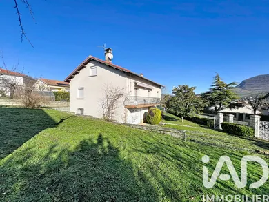 Maison traditionnelle à Saint-Georges-de-Luzençon (12100)