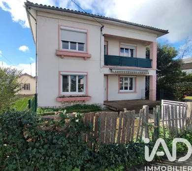 Building in Pineuilh (33220)