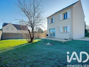 Maison traditionnelle à Ville-Saint-Jacques (77130)