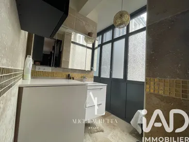 Apartment in Paris (75009)