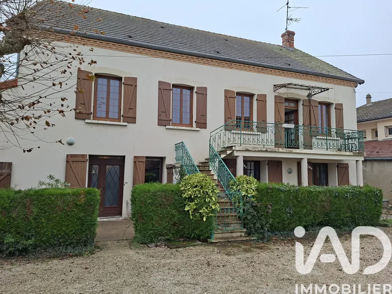 Maison 5 pièces 271 m² · à Ouroux-sur-Saône · 271 m² · 285 000 €
