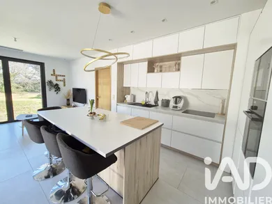 House in ROGNES (13840)