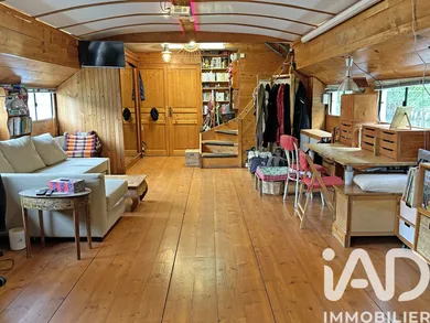 Barge in Puteaux (92800)