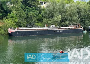 Barge in Puteaux (92800)