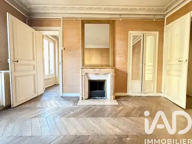 Apartment in Paris (75004)