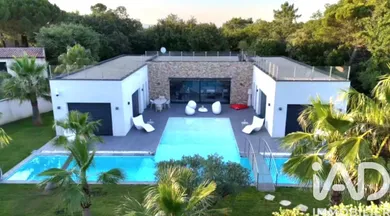 Traditional house in Saint-Laurent-des-Arbres (30126)