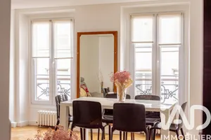 Apartment in Paris (75010)