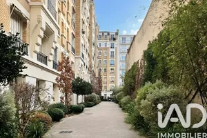 Apartment in Courbevoie (92400)