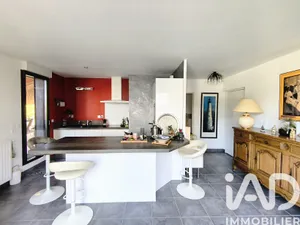 Apartment in Bordeaux (33300)